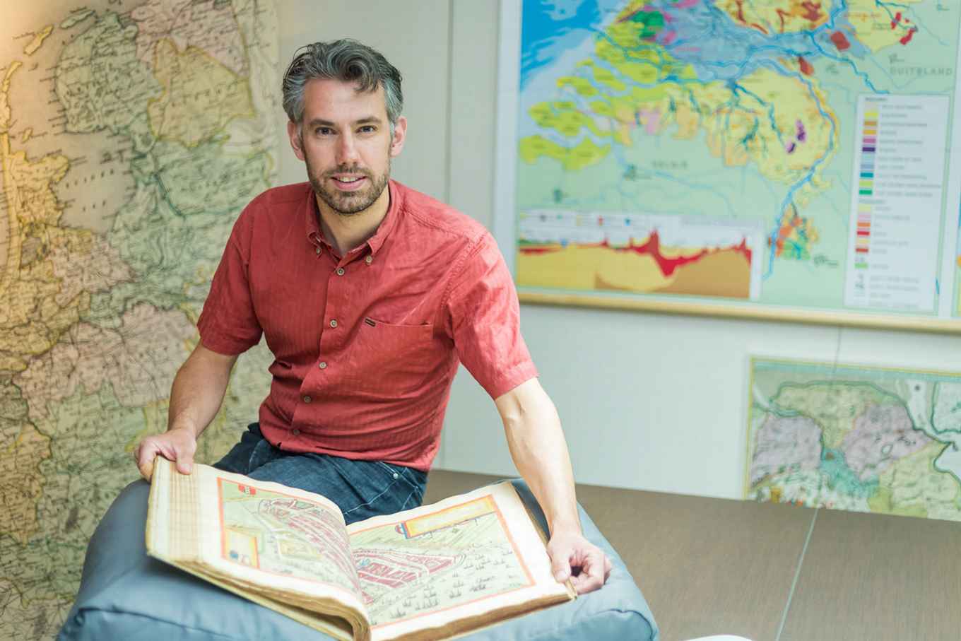 Prof. dr. Bram Vannieuwenhuyze, bijzondere leerstoel historische cartografie, FGw
